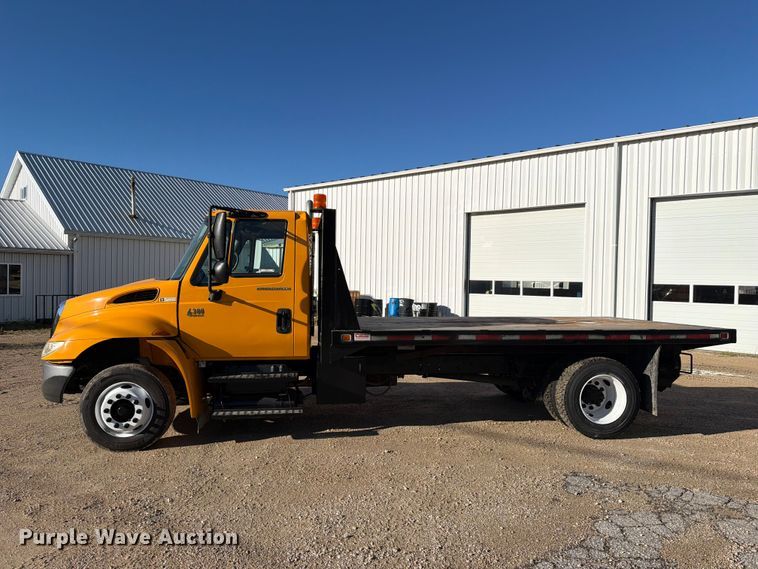 image for item OE9744 2007 International DuraStar 4300 flatbed truck
