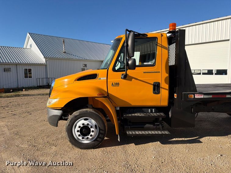 image for item OE9744 2007 International DuraStar 4300 flatbed truck