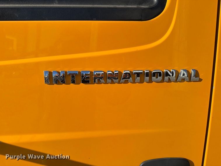 image for item OE9744 2007 International DuraStar 4300 flatbed truck
