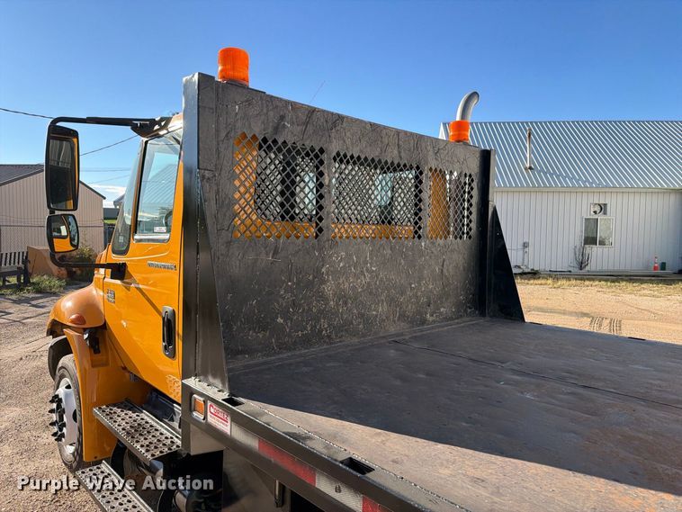 image for item OE9744 2007 International DuraStar 4300 flatbed truck