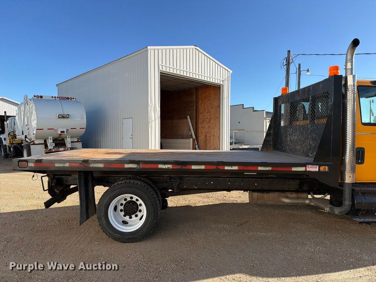 image for item OE9744 2007 International DuraStar 4300 flatbed truck