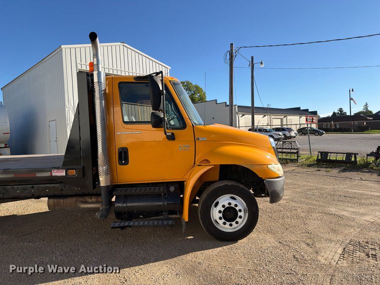 image for item OE9744 2007 International DuraStar 4300 flatbed truck
