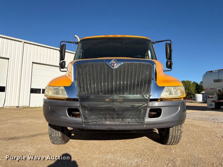 image for item OE9744 2007 International DuraStar 4300 flatbed truck