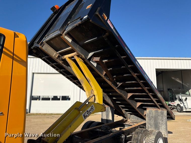 image for item OE9744 2007 International DuraStar 4300 flatbed truck