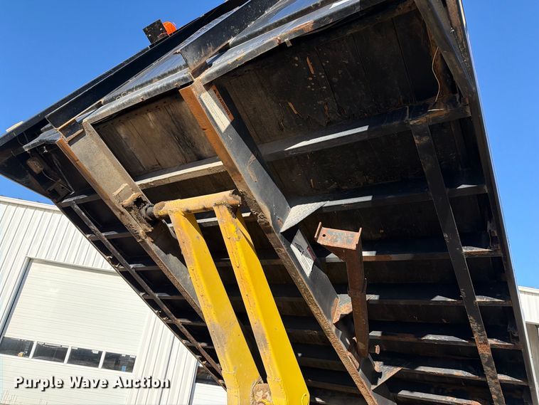 image for item OE9744 2007 International DuraStar 4300 flatbed truck
