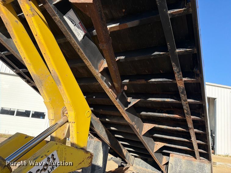image for item OE9744 2007 International DuraStar 4300 flatbed truck