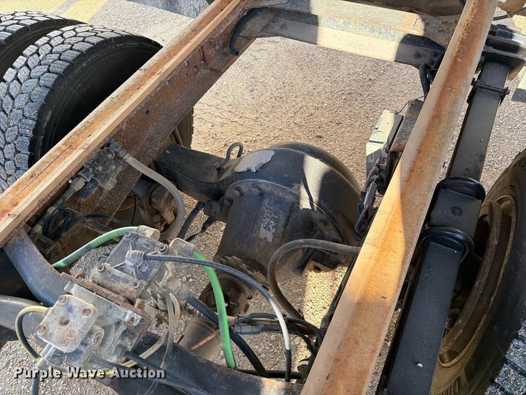 image for item OE9744 2007 International DuraStar 4300 flatbed truck