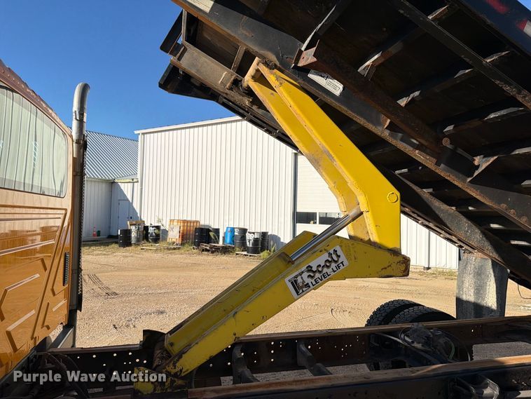 image for item OE9744 2007 International DuraStar 4300 flatbed truck