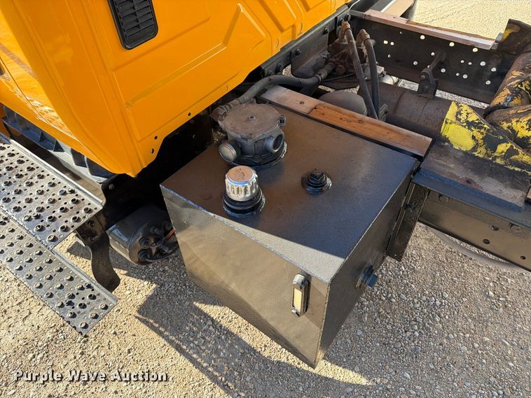 image for item OE9744 2007 International DuraStar 4300 flatbed truck
