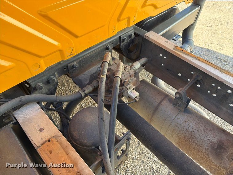image for item OE9744 2007 International DuraStar 4300 flatbed truck