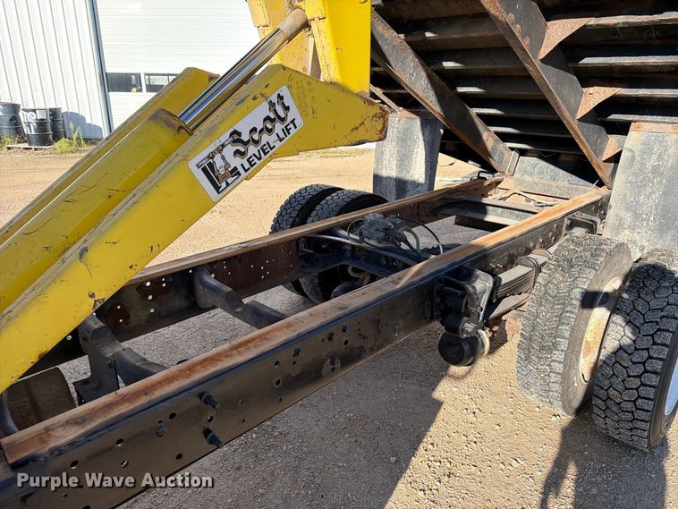 image for item OE9744 2007 International DuraStar 4300 flatbed truck