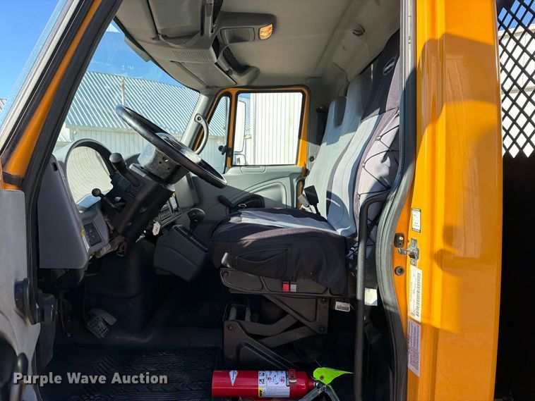 image for item OE9744 2007 International DuraStar 4300 flatbed truck