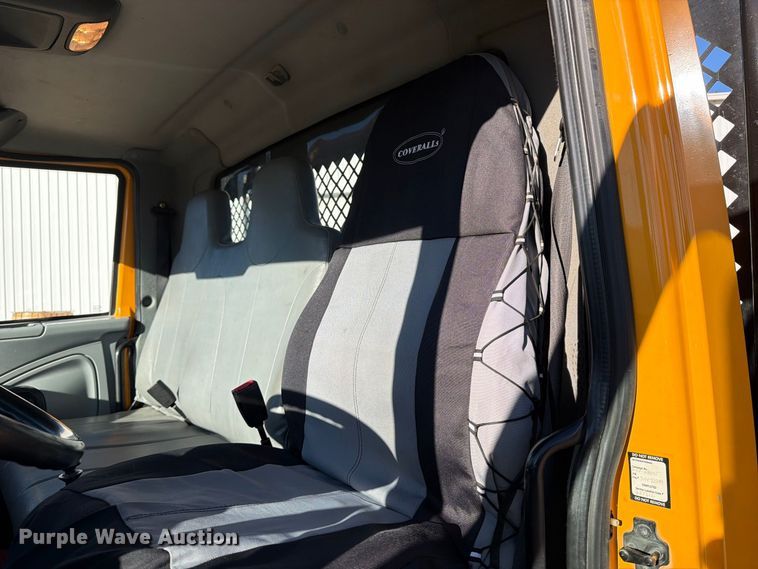 image for item OE9744 2007 International DuraStar 4300 flatbed truck