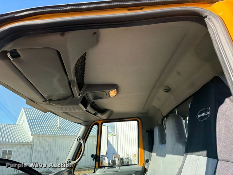image for item OE9744 2007 International DuraStar 4300 flatbed truck