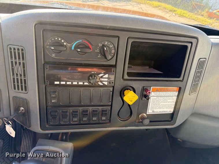 image for item OE9744 2007 International DuraStar 4300 flatbed truck