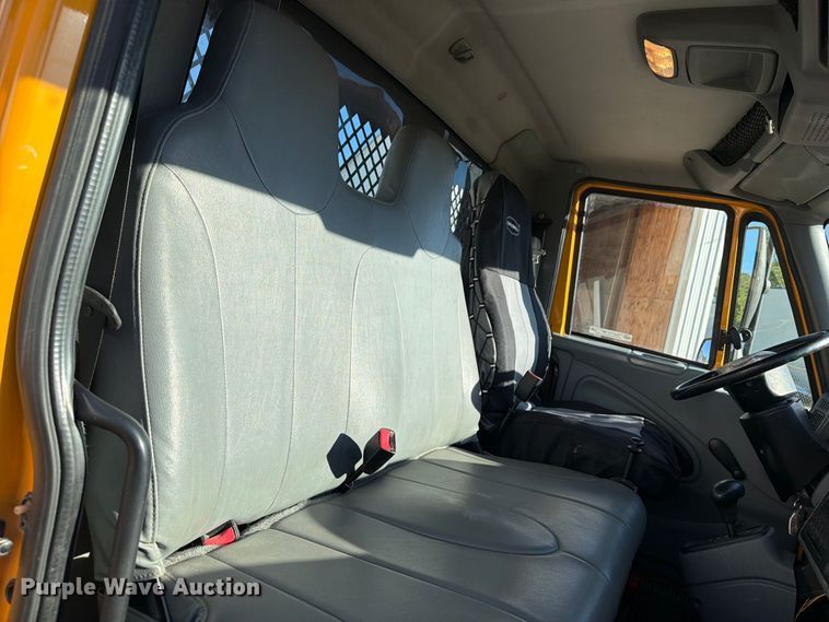 image for item OE9744 2007 International DuraStar 4300 flatbed truck