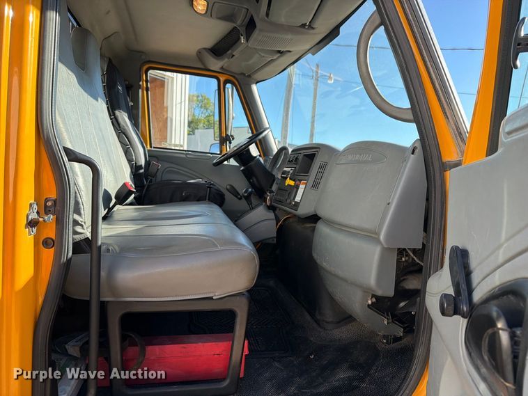 image for item OE9744 2007 International DuraStar 4300 flatbed truck