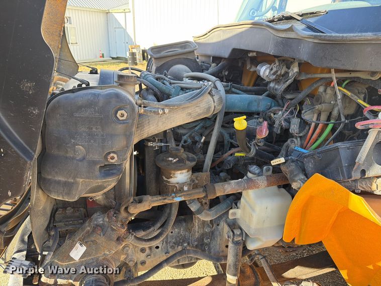 image for item OE9744 2007 International DuraStar 4300 flatbed truck