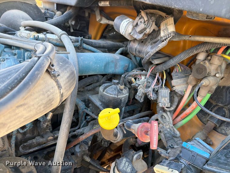 image for item OE9744 2007 International DuraStar 4300 flatbed truck