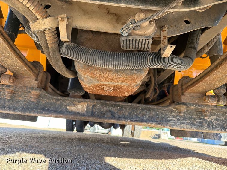 image for item OE9744 2007 International DuraStar 4300 flatbed truck
