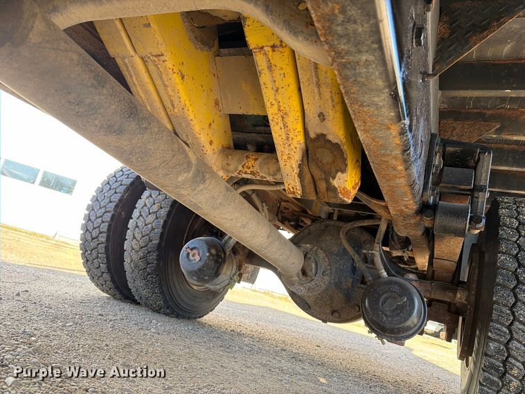 image for item OE9744 2007 International DuraStar 4300 flatbed truck