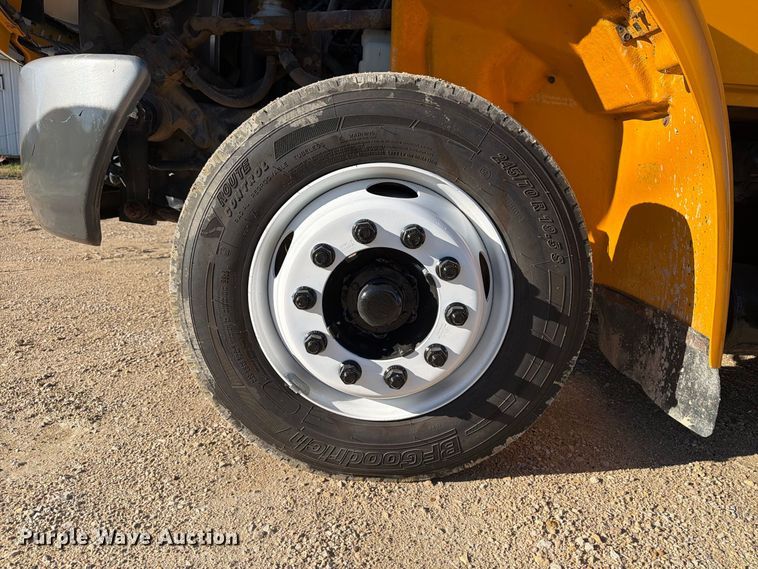 image for item OE9744 2007 International DuraStar 4300 flatbed truck