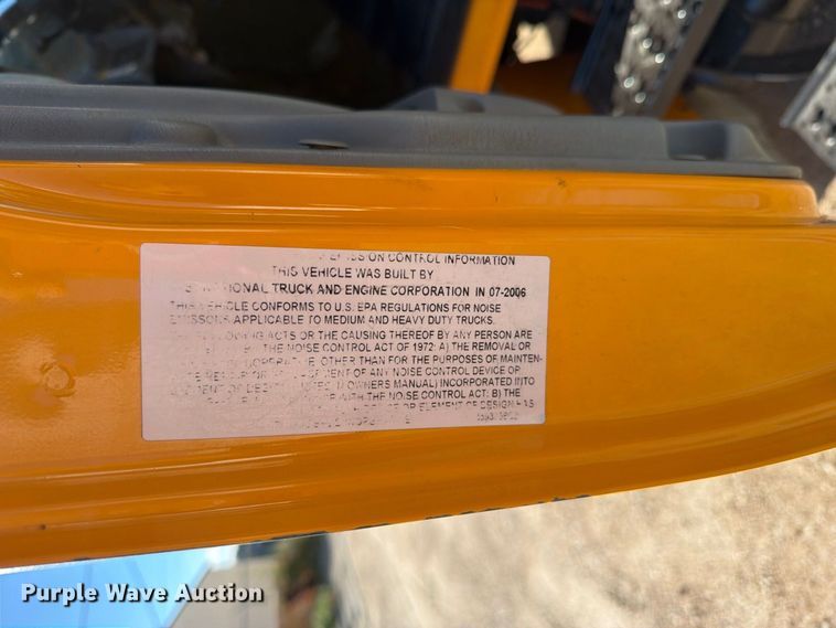 image for item OE9744 2007 International DuraStar 4300 flatbed truck