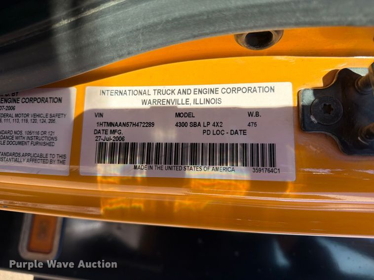 image for item OE9744 2007 International DuraStar 4300 flatbed truck