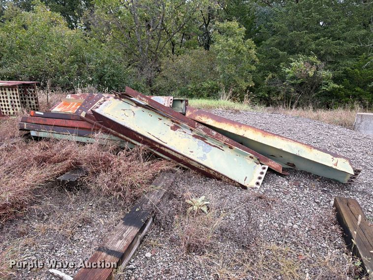 image for item EL1010 Approximately 17 steel beams