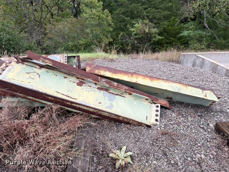 image for item EL1010 Approximately 17 steel beams