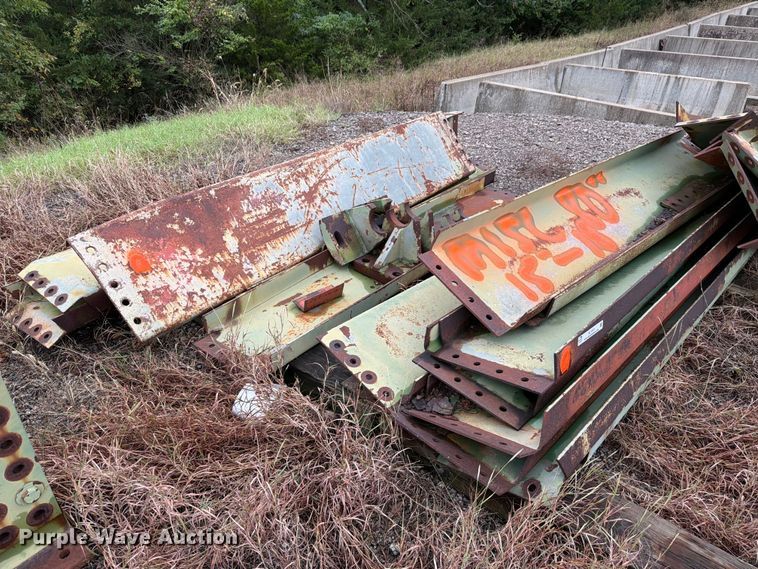 image for item EL1010 Approximately 17 steel beams