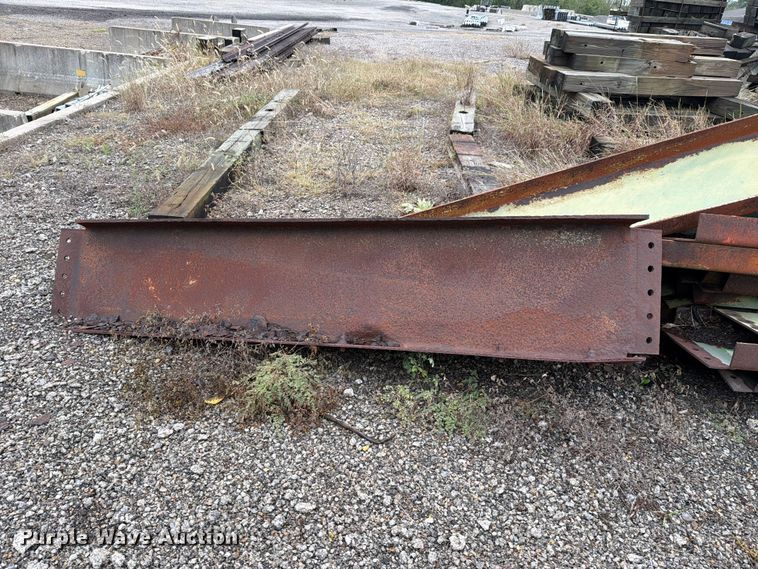image for item EL1010 Approximately 17 steel beams