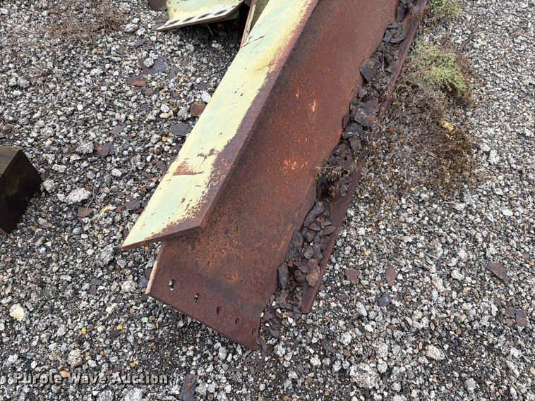 image for item EL1010 Approximately 17 steel beams