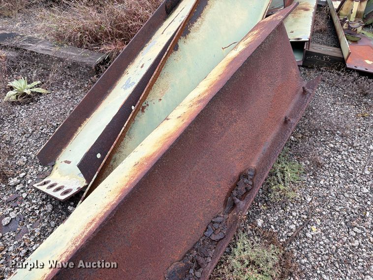 image for item EL1010 Approximately 17 steel beams