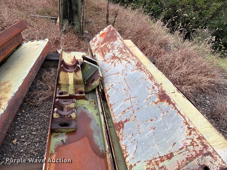 image for item EL1010 Approximately 17 steel beams