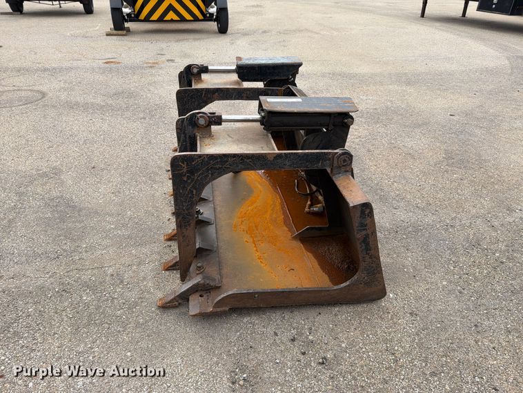 image for item EL1033 Skid steer grapple bucket