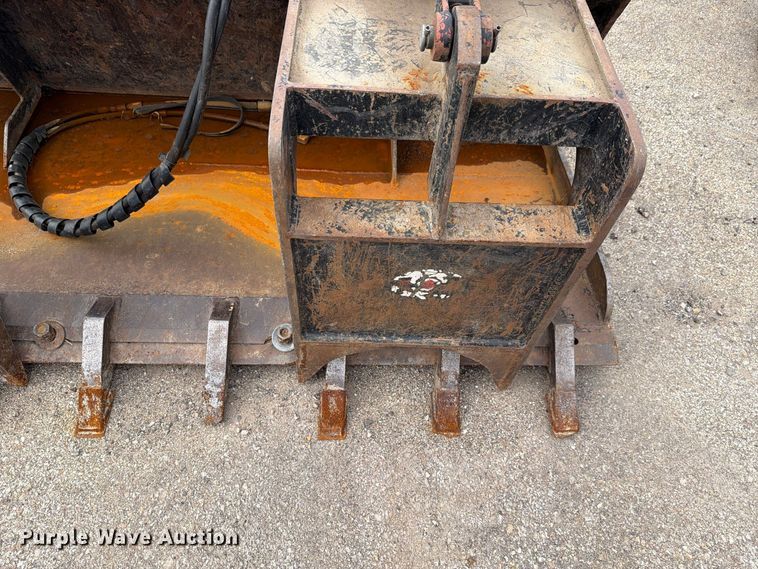 image for item EL1033 Skid steer grapple bucket