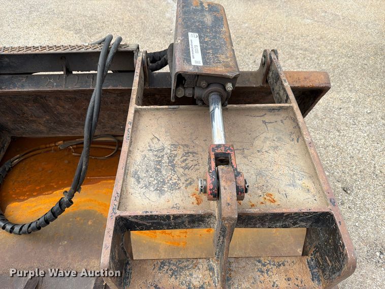 image for item EL1033 Skid steer grapple bucket