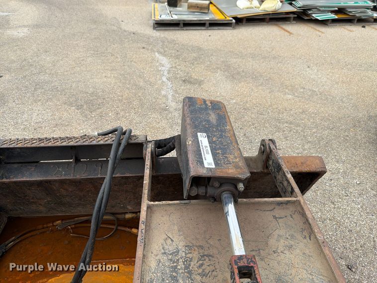 image for item EL1033 Skid steer grapple bucket