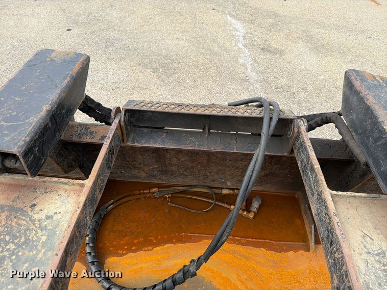 image for item EL1033 Skid steer grapple bucket