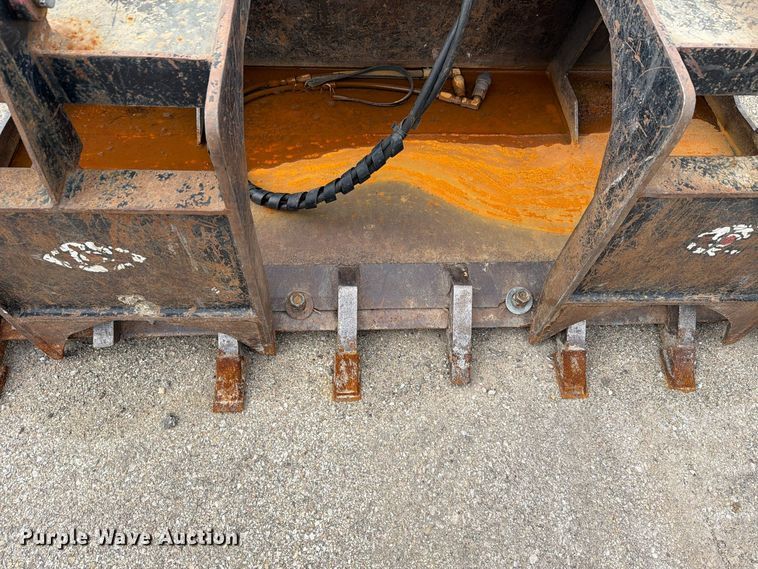 image for item EL1033 Skid steer grapple bucket