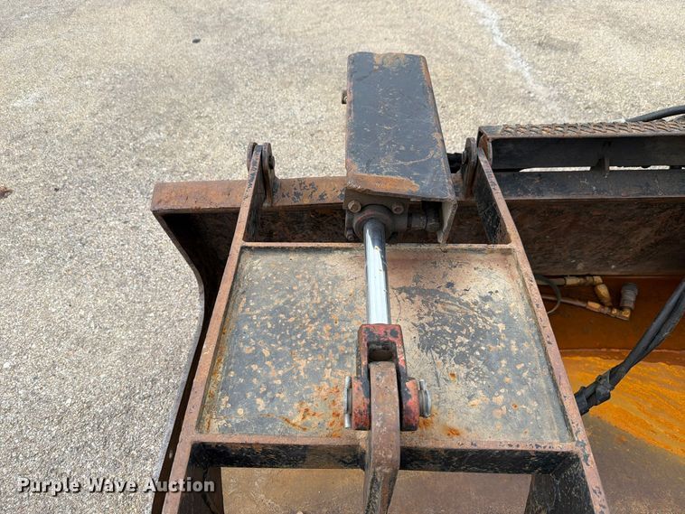 image for item EL1033 Skid steer grapple bucket