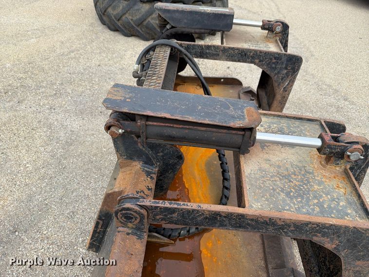 image for item EL1033 Skid steer grapple bucket