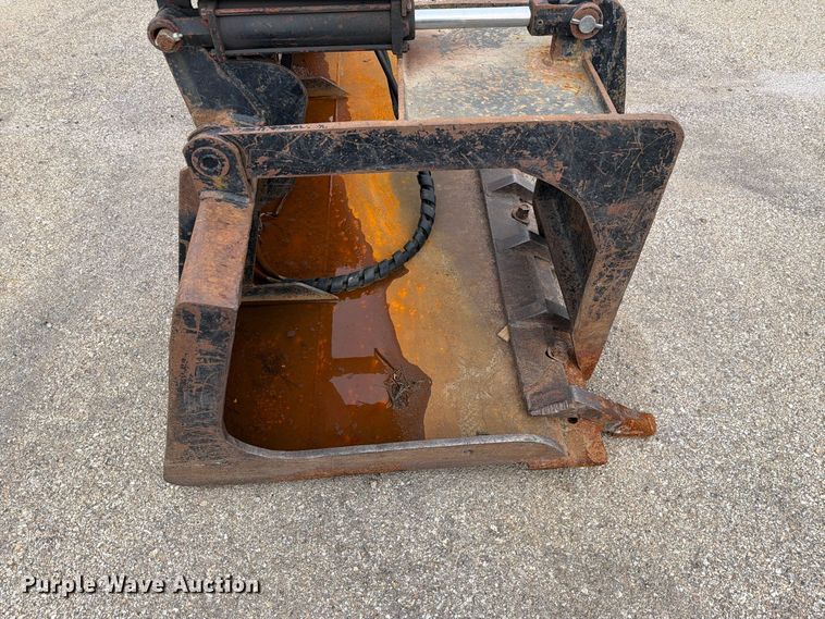 image for item EL1033 Skid steer grapple bucket