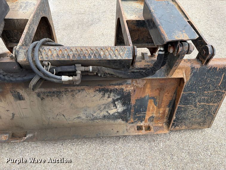 image for item EL1033 Skid steer grapple bucket