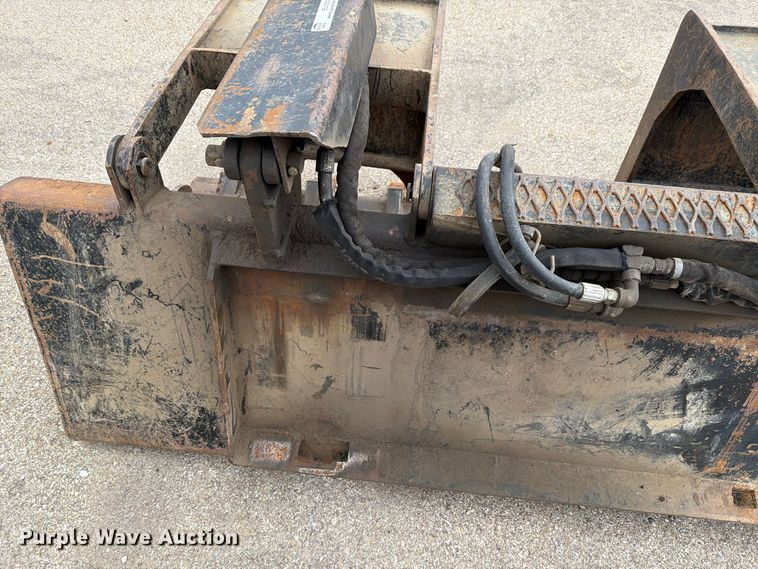 image for item EL1033 Skid steer grapple bucket