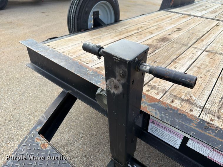 image for item EL1042 2019 Kaufman tilt deck equipment trailer