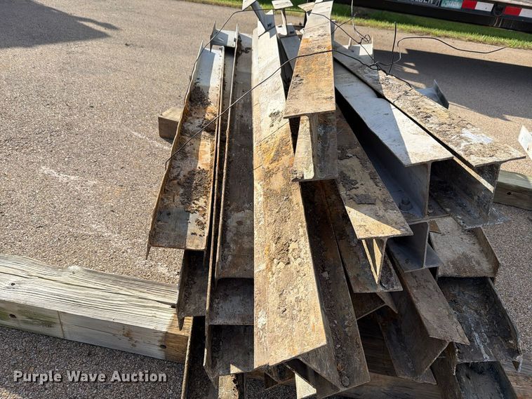 image for item EL1047 (25) guard rail posts