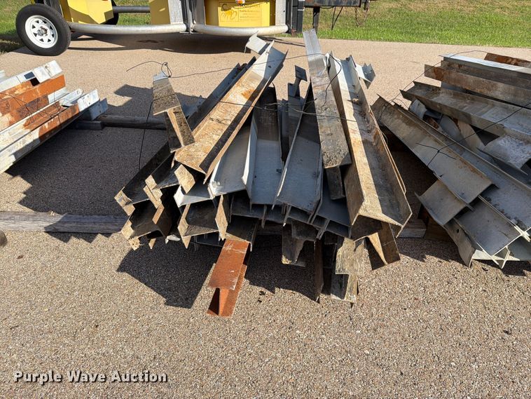 image for item EL1049 (25) guard rail posts
