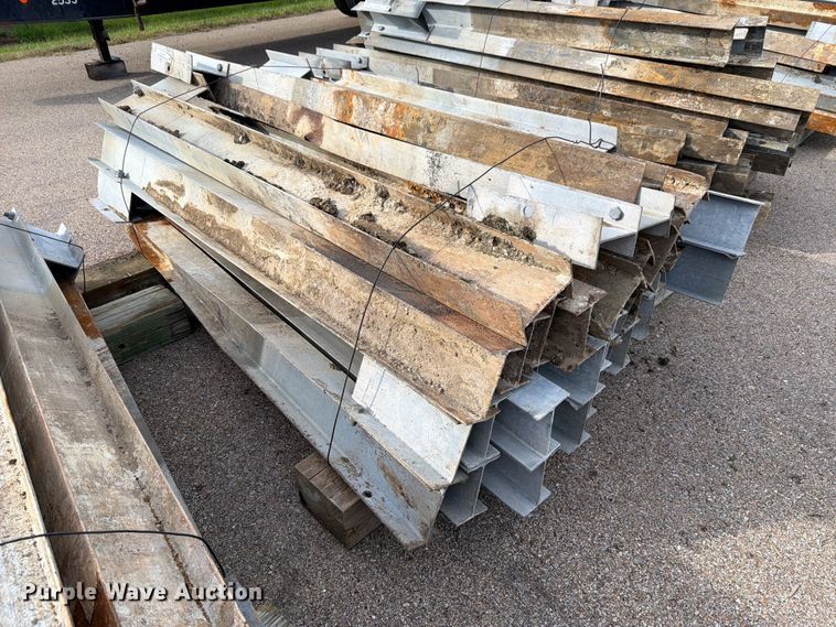 image for item EL1051 (25) guard rail posts